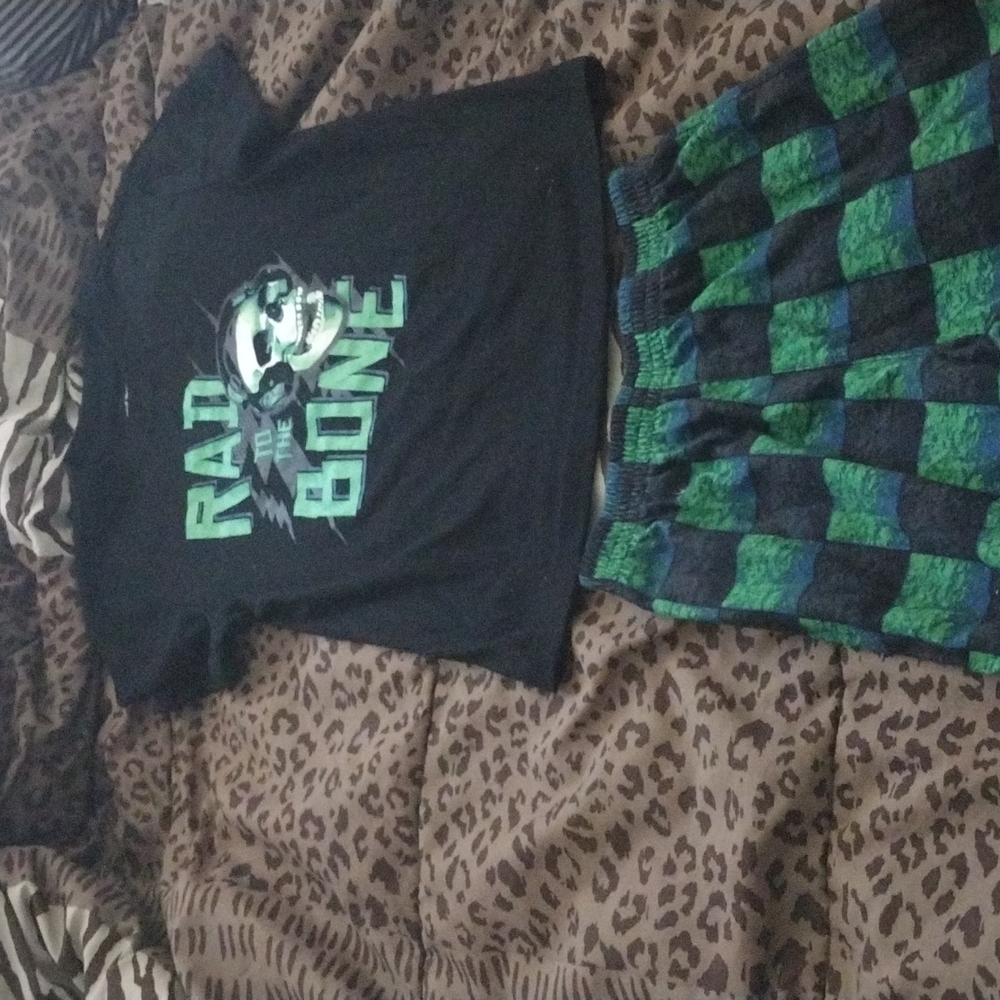 RAD TO THE BONE AWESOME PJ SET SKELETON WITH HEADSET BOYS SIZE 6/7 FITS UP TO 8Y